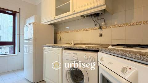 ARRENDA-SE T1K – ABADIAS | FIADOR E COMPROVATIVOS OBRIGATÓRIOS