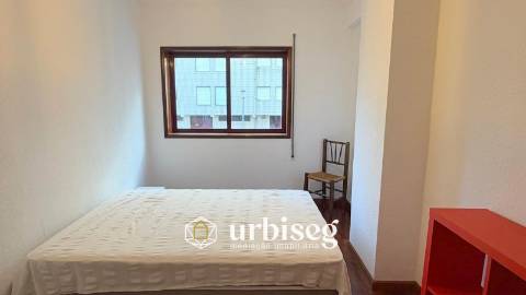 ARRENDA-SE T1K – ABADIAS | FIADOR E COMPROVATIVOS OBRIGATÓRIOS