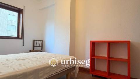 ARRENDA-SE T1K – ABADIAS | FIADOR E COMPROVATIVOS OBRIGATÓRIOS