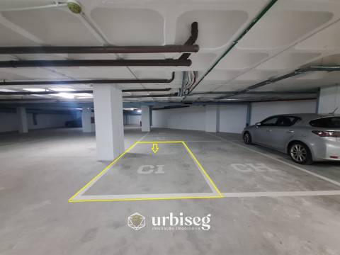 ARRENDA-SE | LUGAR DE GARAGEM — EDIFÍCIO BELLEVUE