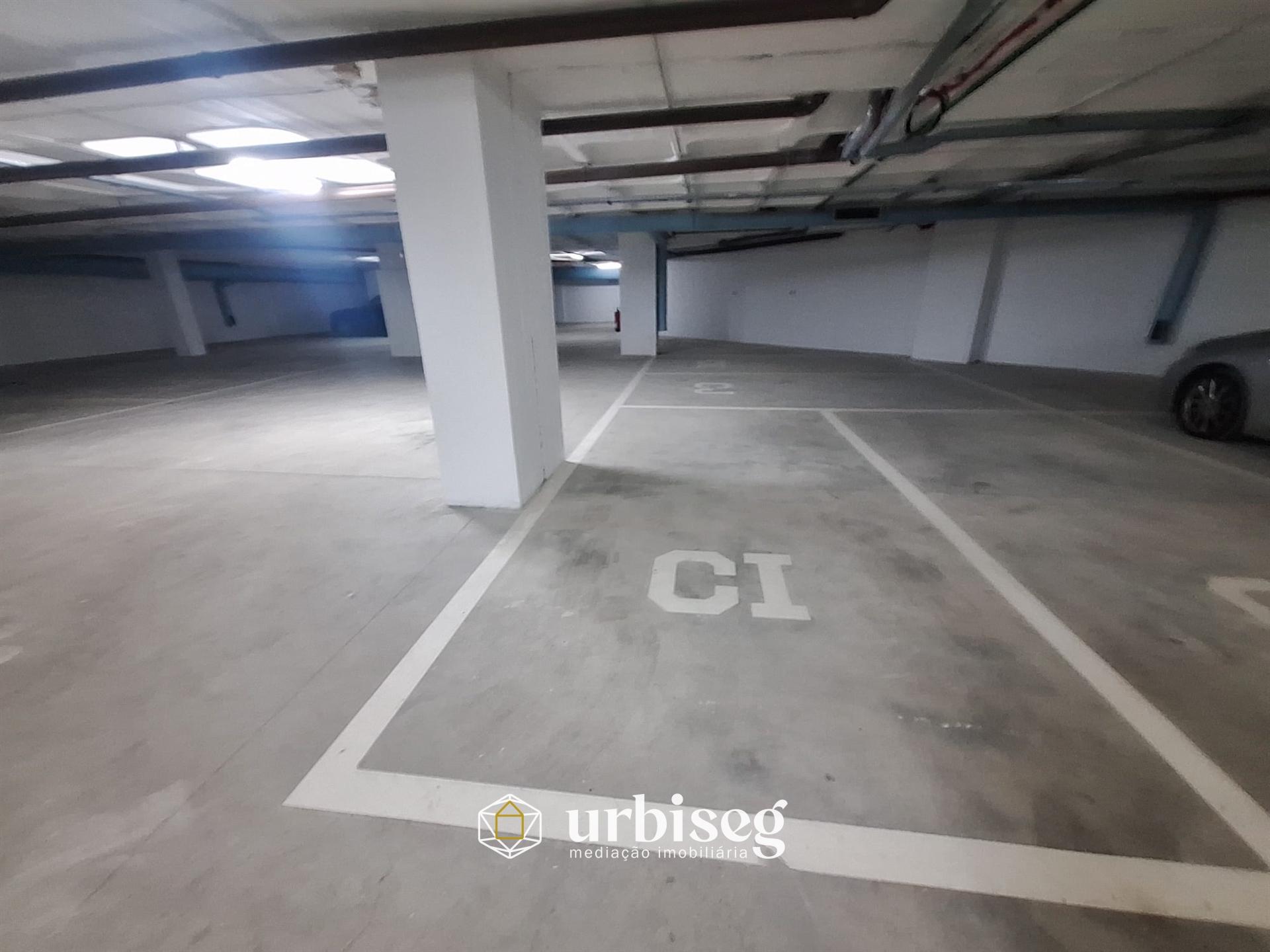 ARRENDA-SE | LUGAR DE GARAGEM — EDIFÍCIO BELLEVUE