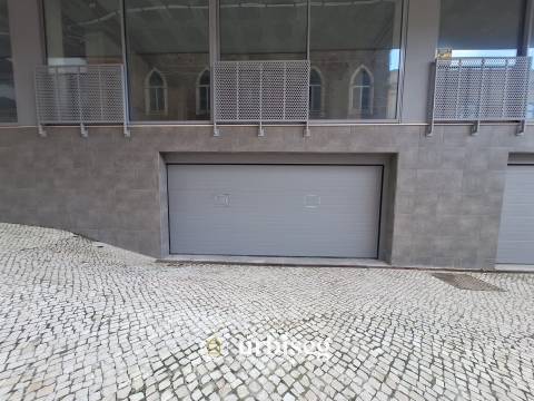 ARRENDA-SE | LUGAR DE GARAGEM — EDIFÍCIO BELLEVUE