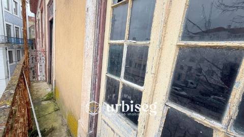 PRÉDIO NA PRAÇA VELHA — FIGUEIRA DA FOZ