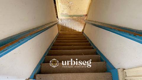 PRÉDIO NA PRAÇA VELHA — FIGUEIRA DA FOZ