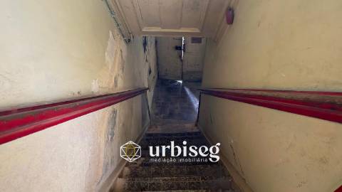 PRÉDIO NA PRAÇA VELHA — FIGUEIRA DA FOZ