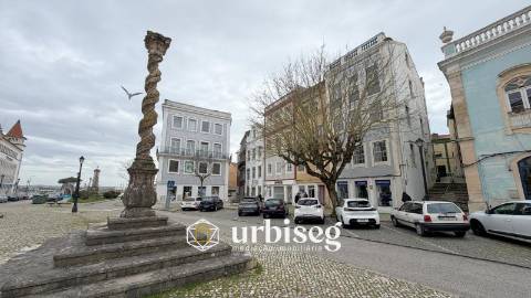 PRÉDIO NA PRAÇA VELHA — FIGUEIRA DA FOZ