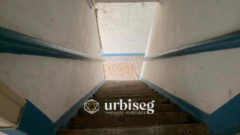 PRÉDIO NA PRAÇA VELHA — FIGUEIRA DA FOZ