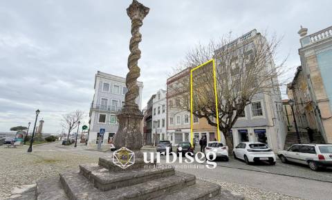 MORADIA  PRÉDIO NA PRAÇA VELHA — FIGUEIRA DA FOZ