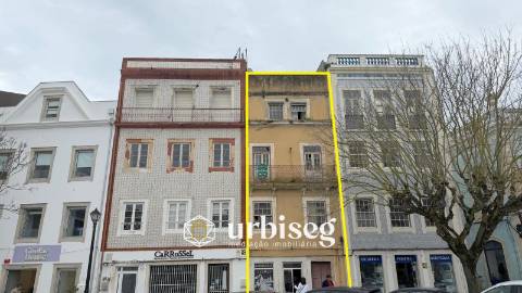 MORADIA  PRÉDIO NA PRAÇA VELHA — FIGUEIRA DA FOZ