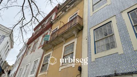 MORADIA  PRÉDIO NA PRAÇA VELHA — FIGUEIRA DA FOZ