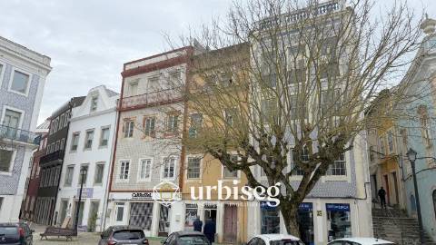 MORADIA  PRÉDIO NA PRAÇA VELHA — FIGUEIRA DA FOZ