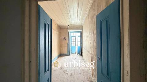 MORADIA  PRÉDIO NA PRAÇA VELHA — FIGUEIRA DA FOZ