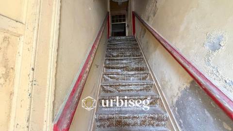 MORADIA  PRÉDIO NA PRAÇA VELHA — FIGUEIRA DA FOZ