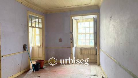 MORADIA  PRÉDIO NA PRAÇA VELHA — FIGUEIRA DA FOZ