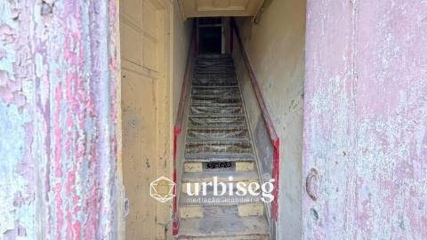 MORADIA  PRÉDIO NA PRAÇA VELHA — FIGUEIRA DA FOZ