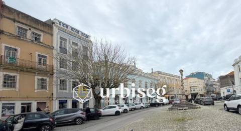 MORADIA  PRÉDIO NA PRAÇA VELHA — FIGUEIRA DA FOZ