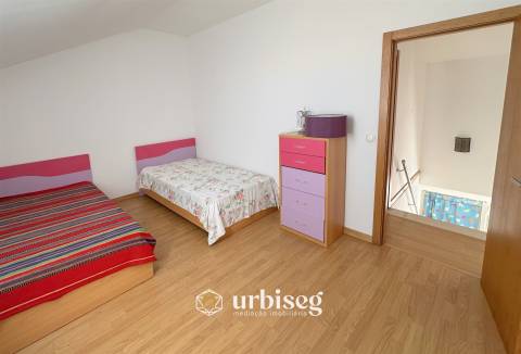 Moradia 4 quartos + 1 suite, 2 terraços e garagem na Cova Gala, Figueira da Foz