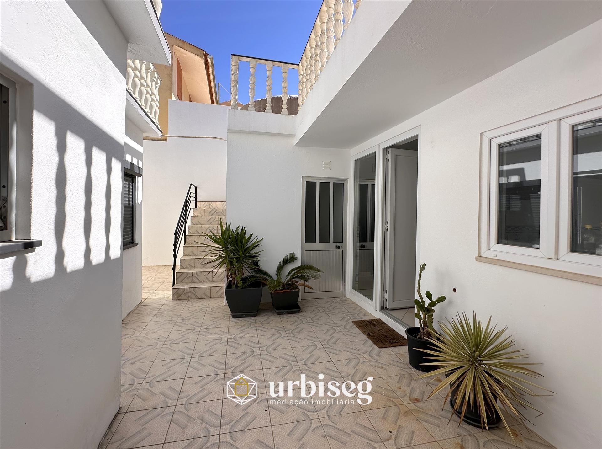 Moradia 4 quartos + 1 suite, 2 terraços e garagem na Cova Gala, Figueira da Foz