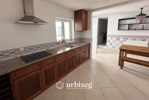 Moradia 4 quartos + 1 suite, 2 terraços e garagem na Cova Gala, Figueira da Foz