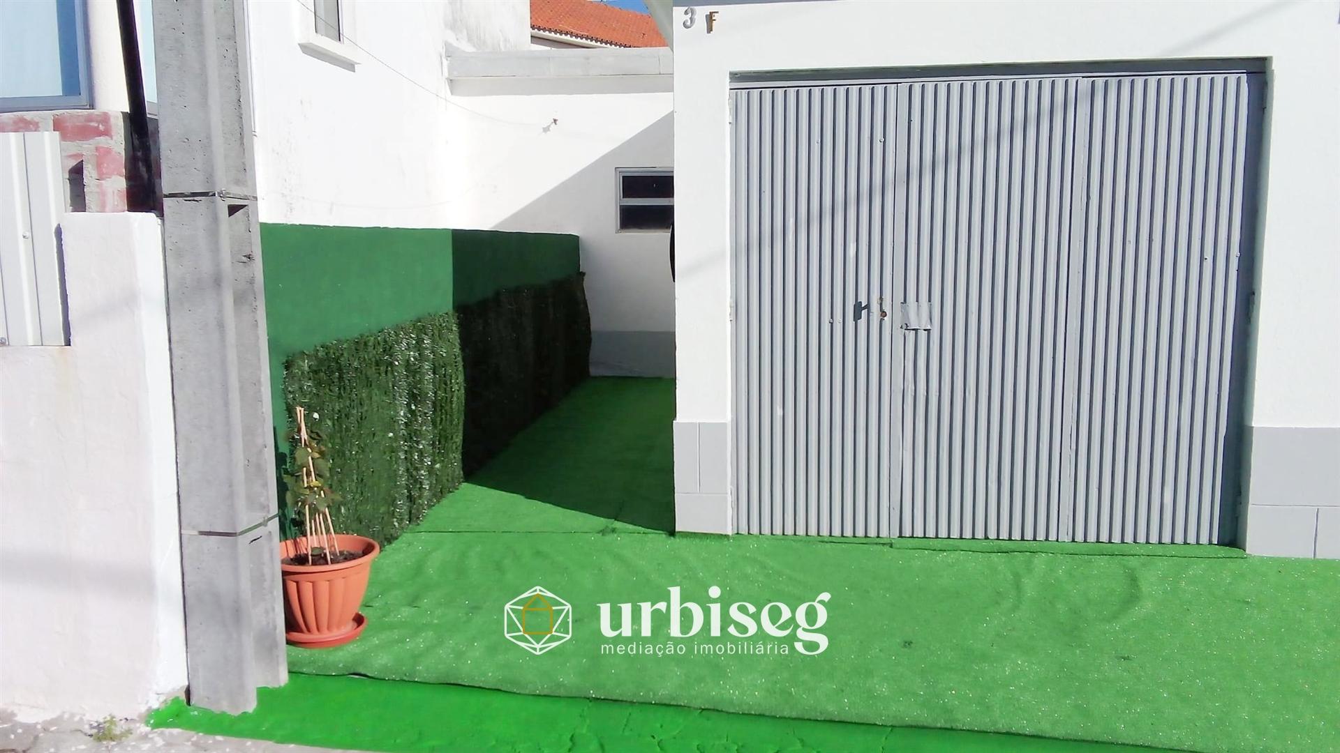 GARAGEM FECHADA | 15M² | BELA VISTA – ENTRADA DA FIGUEIRA DA FOZ