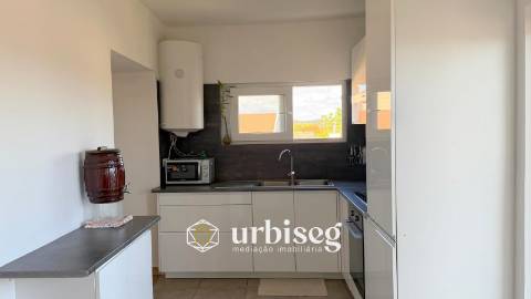 MORADIA REABILITADA COM 415M² | TERRAÇO | POTENCIAL COMERCIAL | ALQUEIDÃO – FIGUEIRA DA FOZ