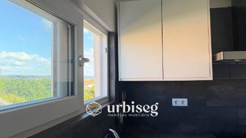 MORADIA REABILITADA COM 415M² | TERRAÇO | POTENCIAL COMERCIAL | ALQUEIDÃO – FIGUEIRA DA FOZ