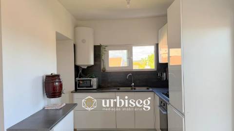 MORADIA REABILITADA COM 415M² | TERRAÇO | POTENCIAL COMERCIAL | ALQUEIDÃO – FIGUEIRA DA FOZ