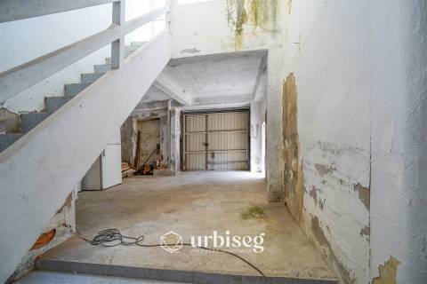 MORADIA T7 NO CENTRO DA FIGUEIRA DA FOZ COM GARAGEM PARA 4 CARROS