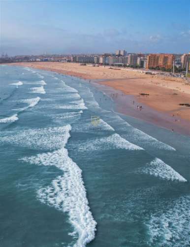 T2 com 109.6 m2 e varanda, em condomínio de luxo, Matosinhos Sul