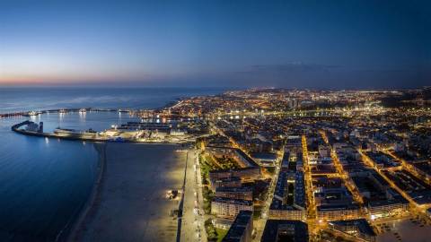 T2 com 81.84 m2 e varanda, em condomínio de luxo, Matosinhos Sul