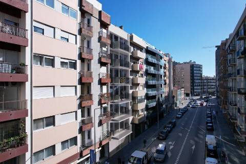 T1 com 53 m2 e logradouro em Matosinhos Sul