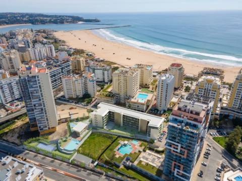 T2 com terraço  em empreendimento de luxo na Praia da Rocha, Algarve