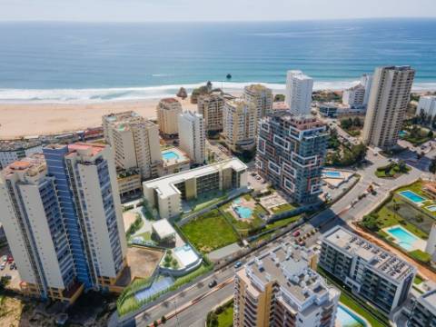 T2 com terraço  em empreendimento de luxo na Praia da Rocha, Algarve