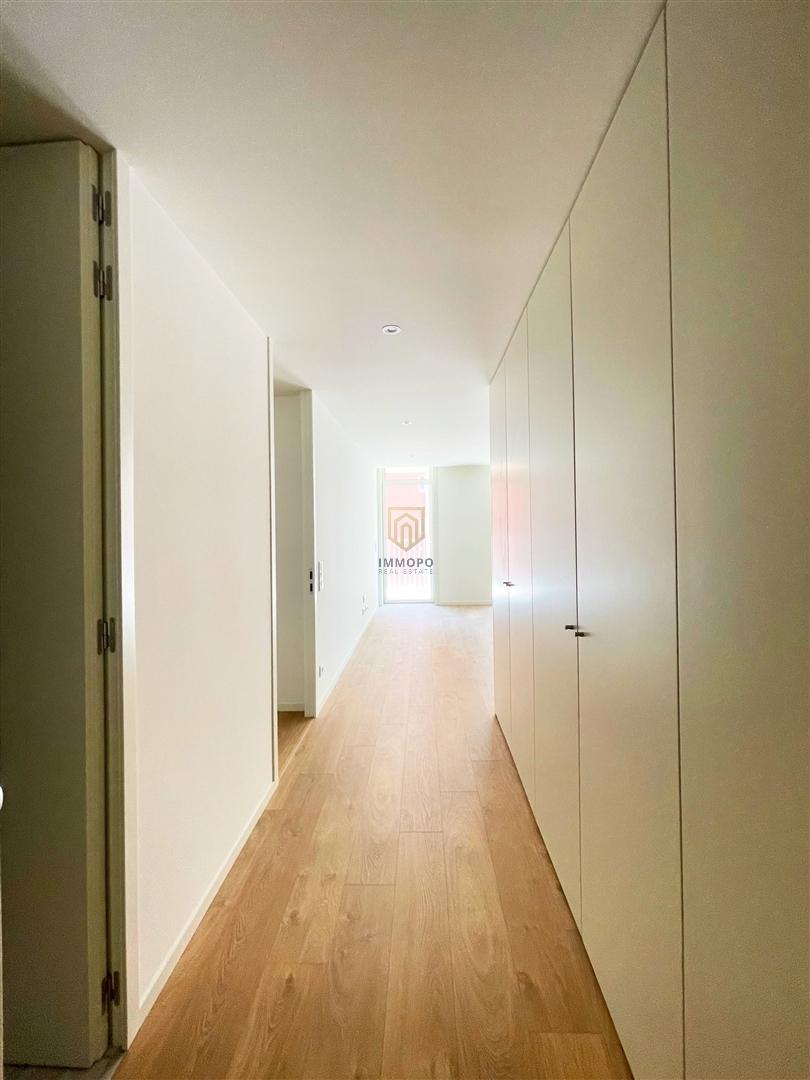 T3 no Platinum Terrace Apartments