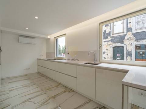 Moradia nova com 4 frentes para venda em zona nobre de Leça da Palmeira, a 5 minutos da praia