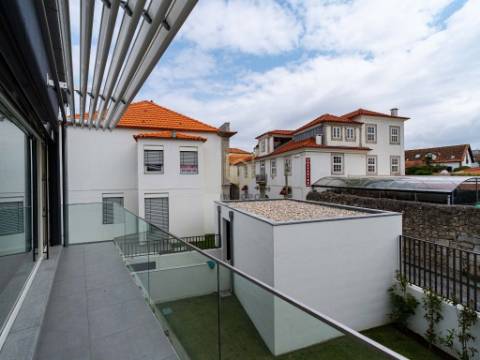 Moradia nova com 4 frentes para venda em zona nobre de Leça da Palmeira, a 5 minutos da praia