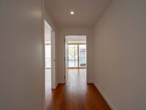 Moradia nova com 4 frentes para venda em zona nobre de Leça da Palmeira, a 5 minutos da praia