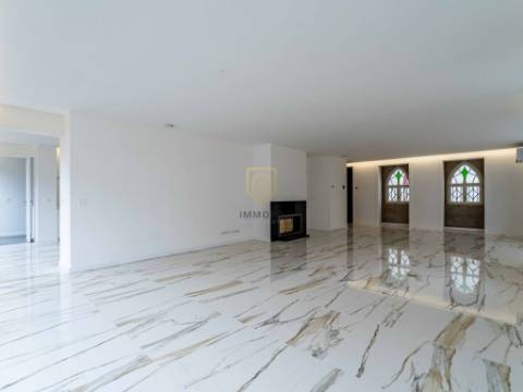 Moradia T3 nova com 4 frentes para venda em zona nobre de Leça da Palmeira, a 5 minutos da praia