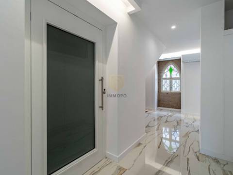 Moradia T3 nova com 4 frentes para venda em zona nobre de Leça da Palmeira, a 5 minutos da praia