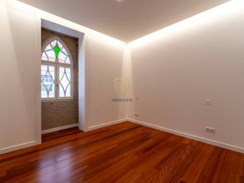 Moradia T3 nova com 4 frentes para venda em zona nobre de Leça da Palmeira, a 5 minutos da praia