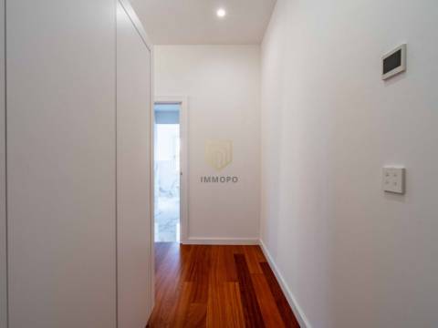 Moradia T3 nova com 4 frentes para venda em zona nobre de Leça da Palmeira, a 5 minutos da praia