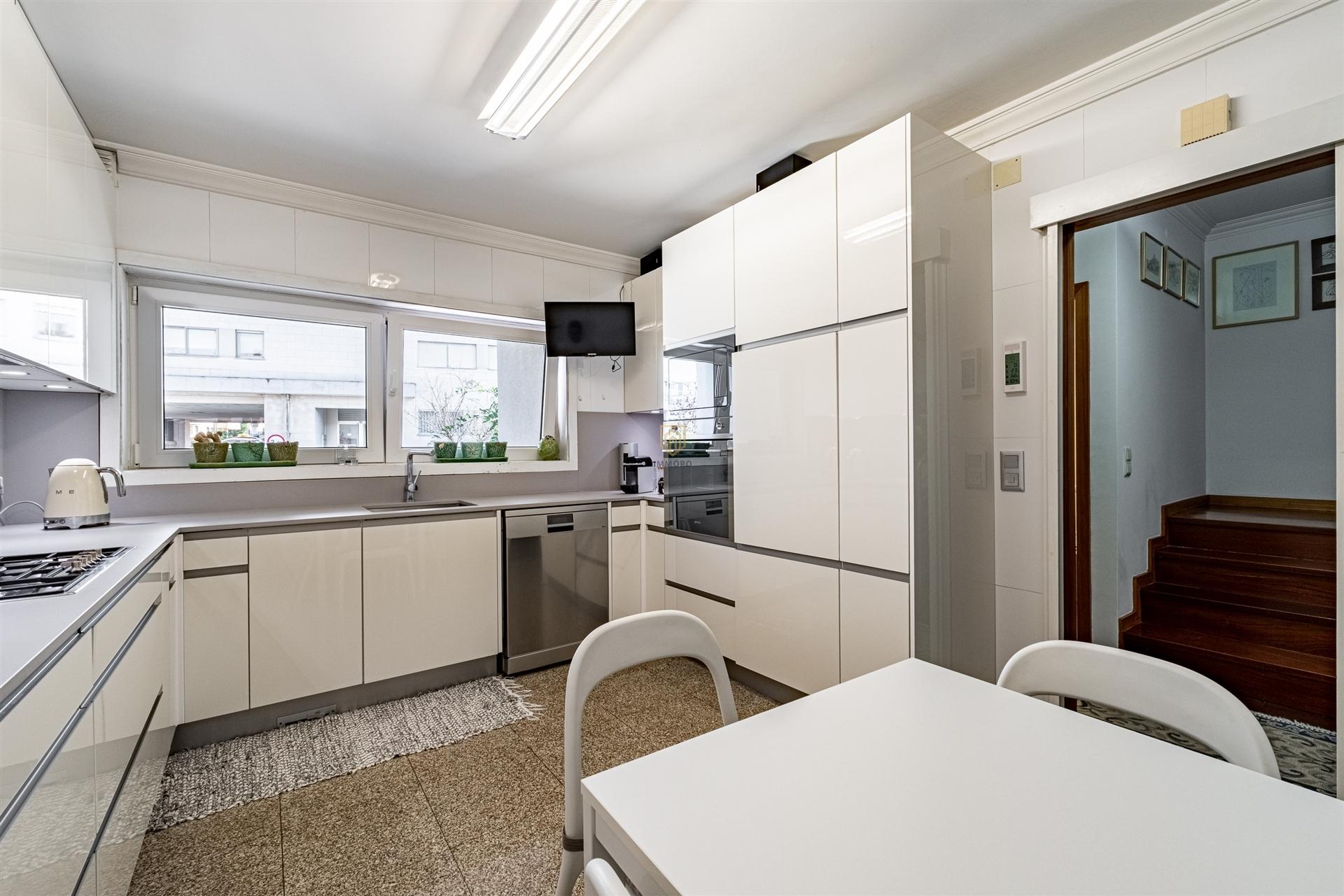 Moradia T4 com Piscina e Terraço em Leça da Palmeira