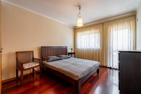 Moradia T4 com Piscina e Terraço em Leça da Palmeira