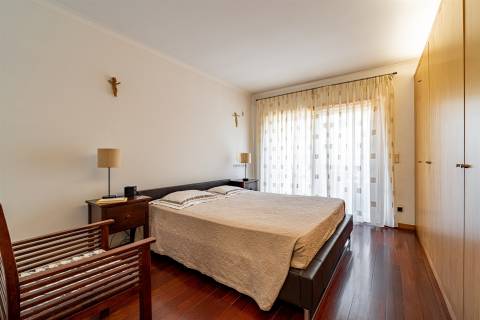 Moradia T4 com Piscina e Terraço em Leça da Palmeira