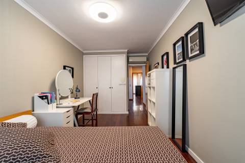 Moradia T4 com Piscina e Terraço em Leça da Palmeira