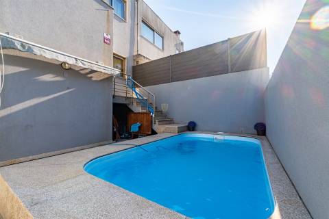 Moradia T4 com Piscina e Terraço em Leça da Palmeira