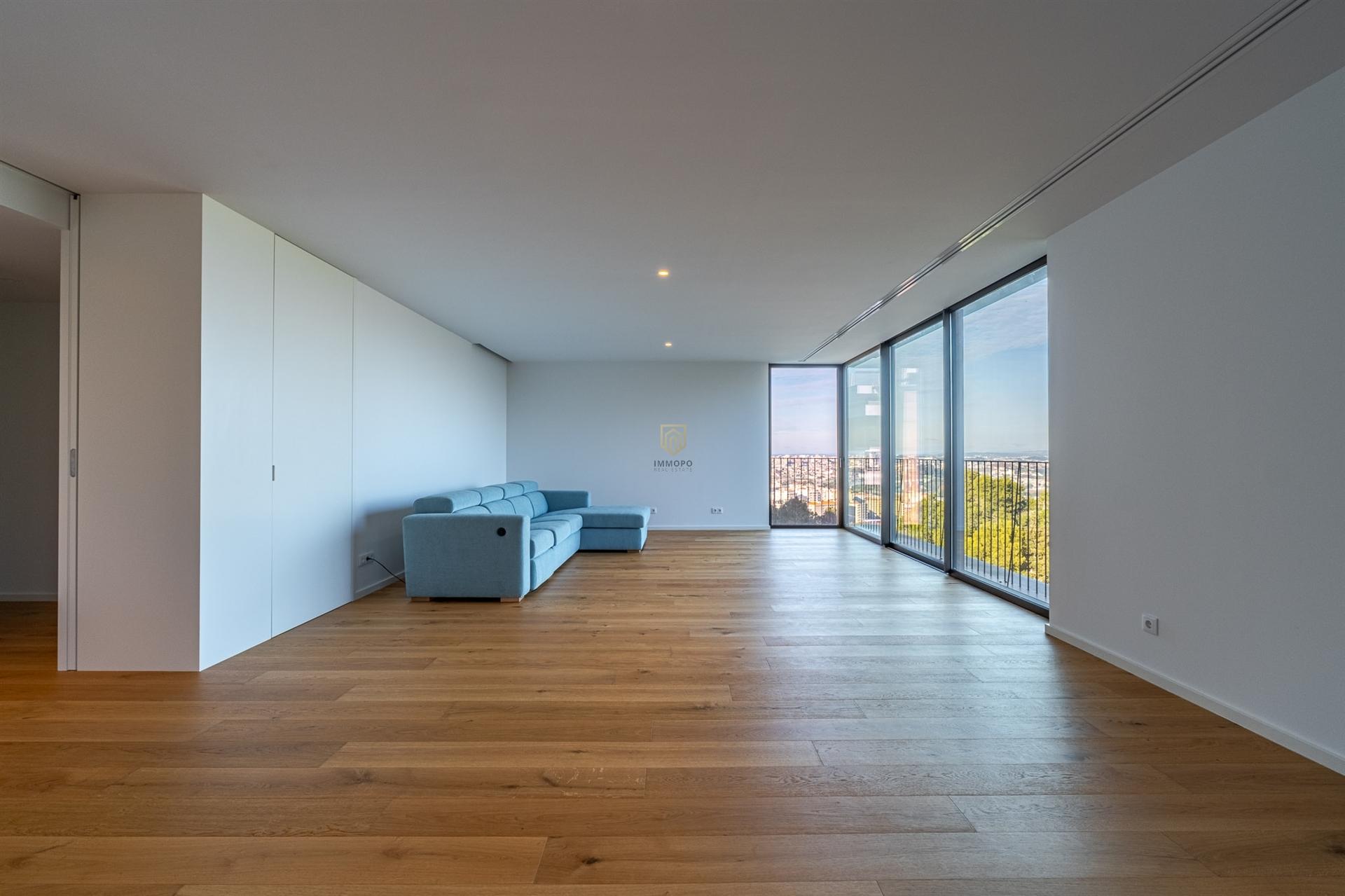 Fantástico apartamento T4 em condomínio fechado com piscina na Quinta de Cravel