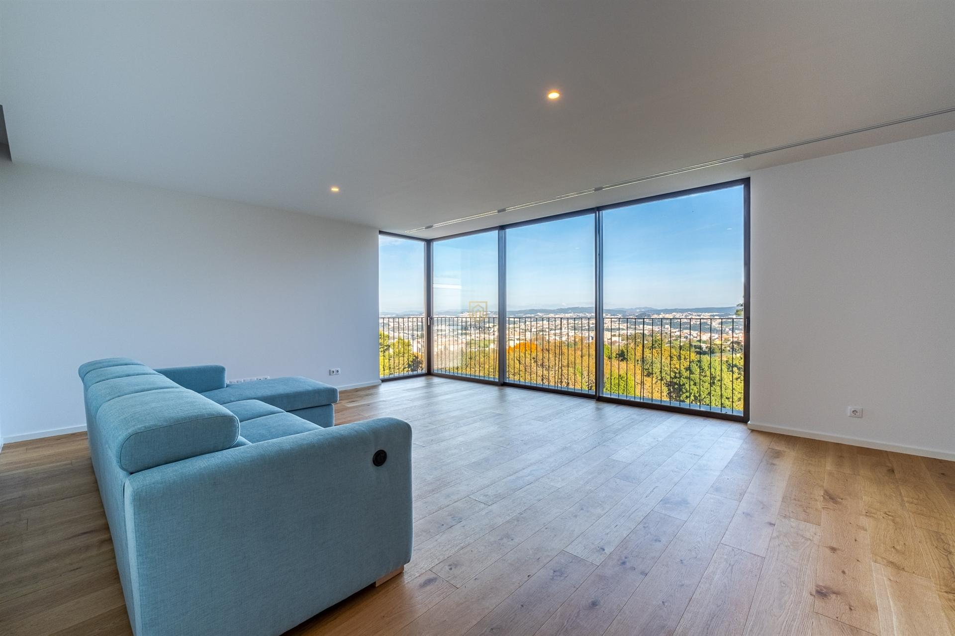 Fantástico apartamento T4 em condomínio fechado com piscina na Quinta de Cravel