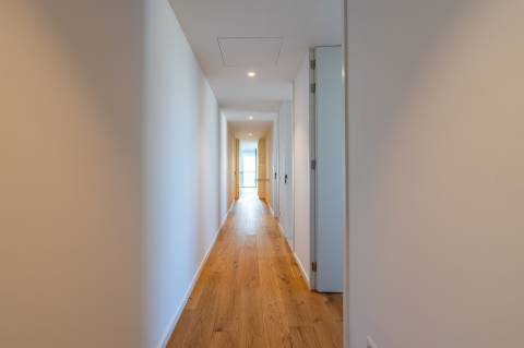 Fantástico apartamento T4 em condomínio fechado com piscina na Quinta de Cravel