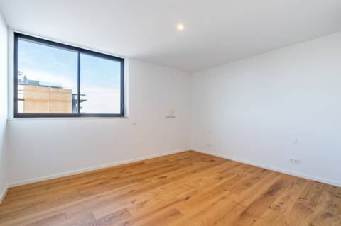 Fantástico apartamento T4 em condomínio fechado com piscina na Quinta de Cravel